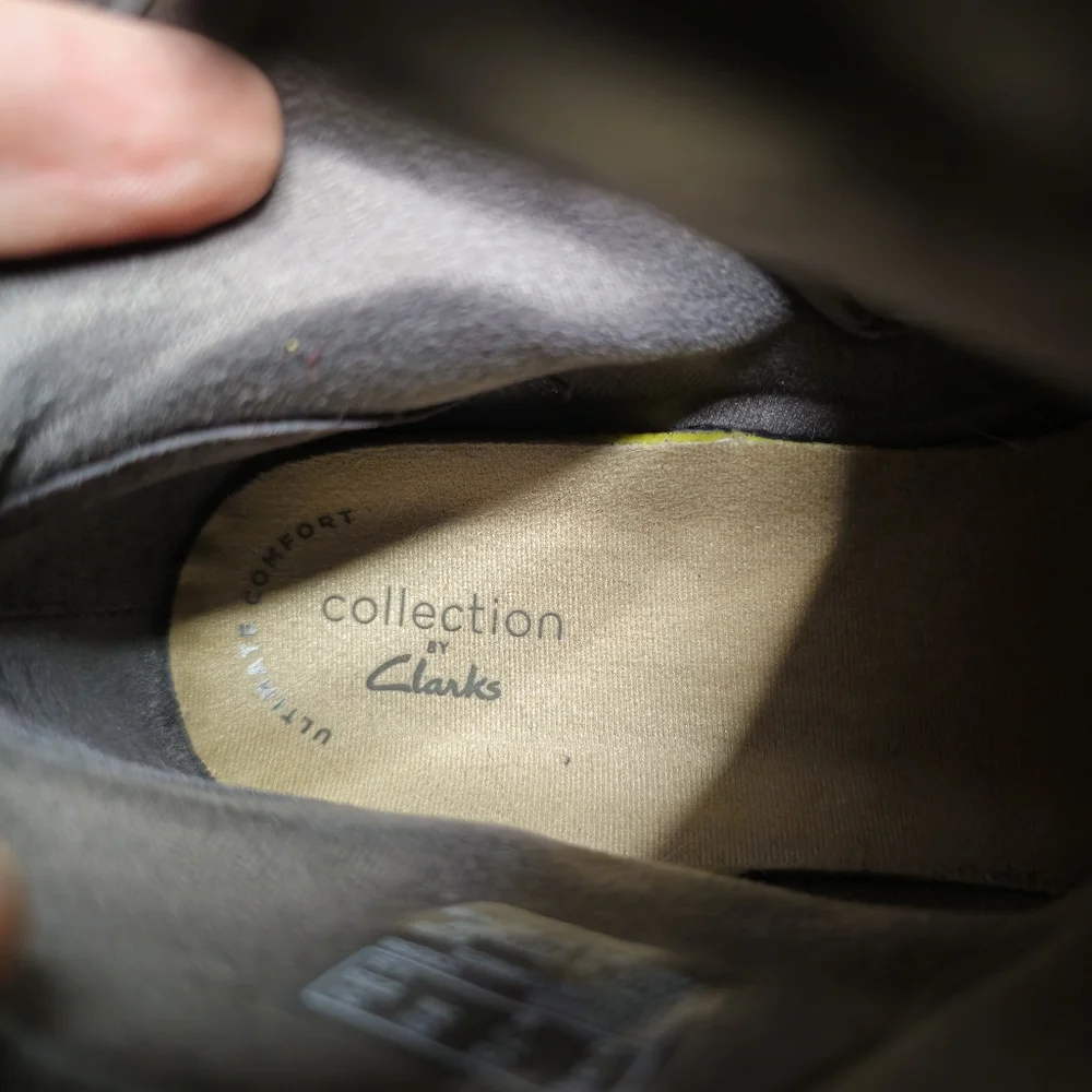 Clarks Gray/tan Suede Ankle Booties‎ 7.5